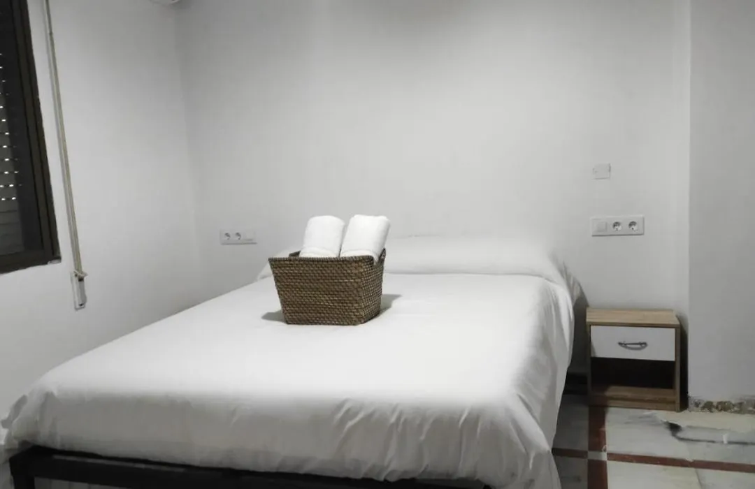 Convenient Rooms - Ferry, Train & Bus Station --1