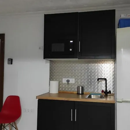 Convenient Rooms - Ferry, Train & Bus Station --3